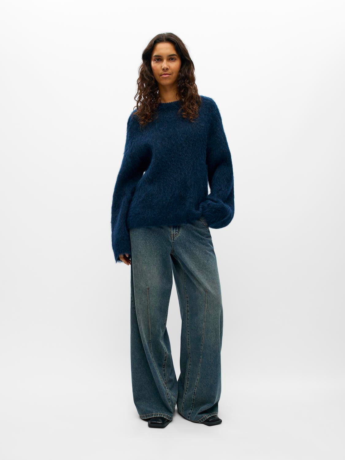 model_shot-front_full
